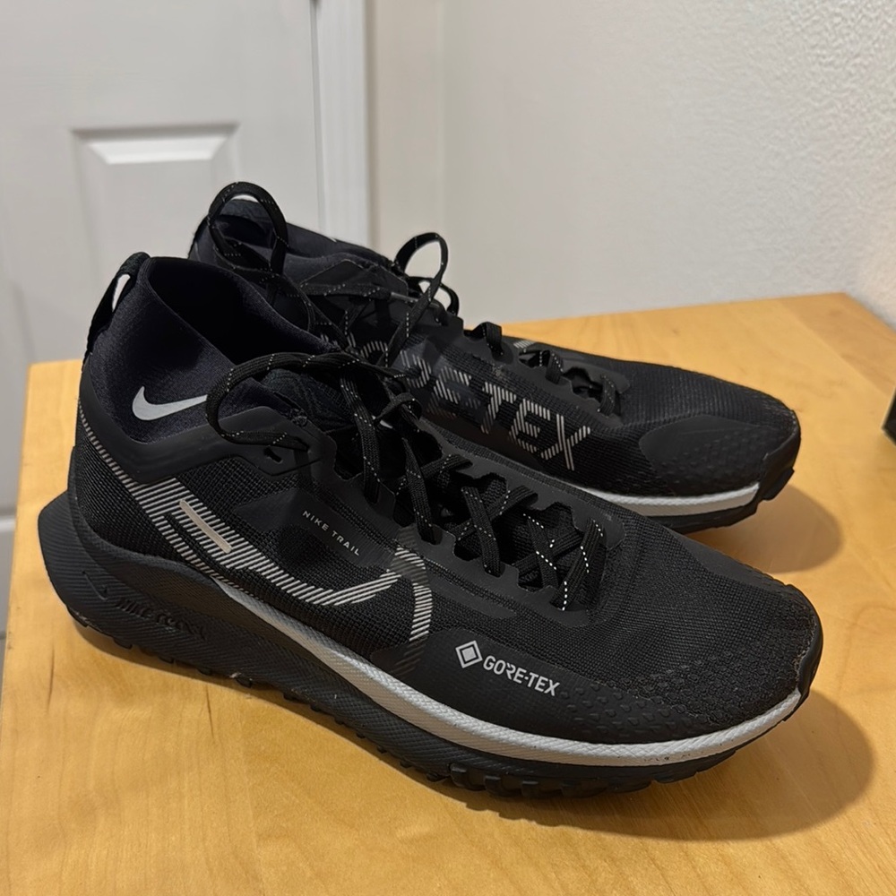 Nike Black Athletic Shoes with Cushioned Midsoles Trailrun Trail sz 8 Men’s 10 W